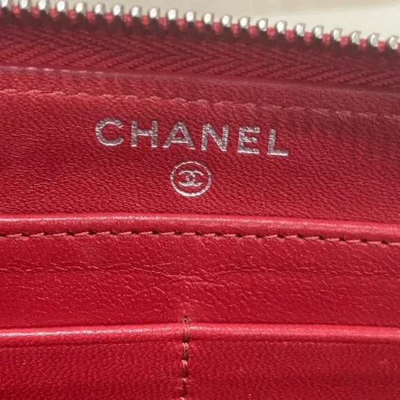 Chanel Red Quilted Lambskin Large Zippy wallet - Picture 5 of 8